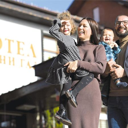 Hotel Ravni Gaj Knic Eksteriør billede