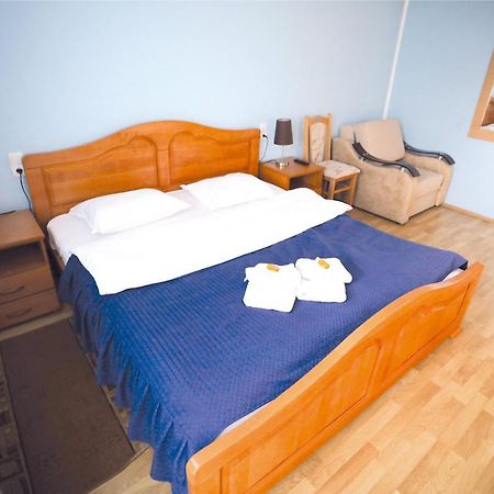 Hotel Ravni Gaj Knic Eksteriør billede