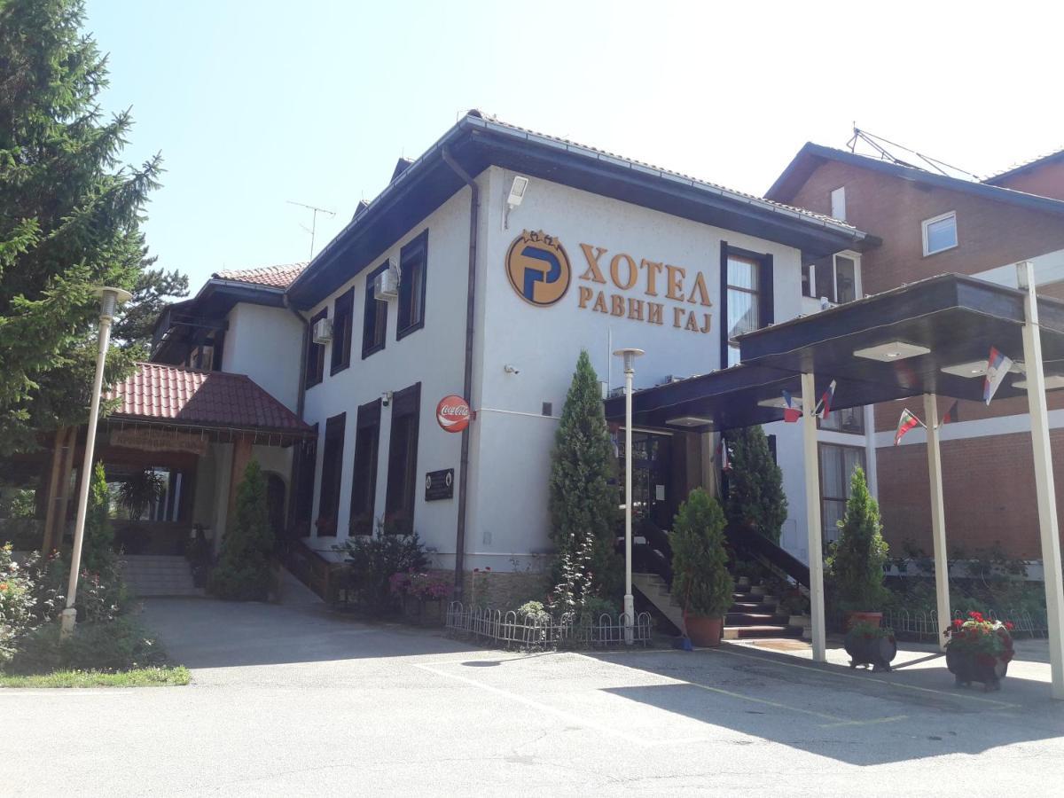 Hotel Ravni Gaj Knic Eksteriør billede