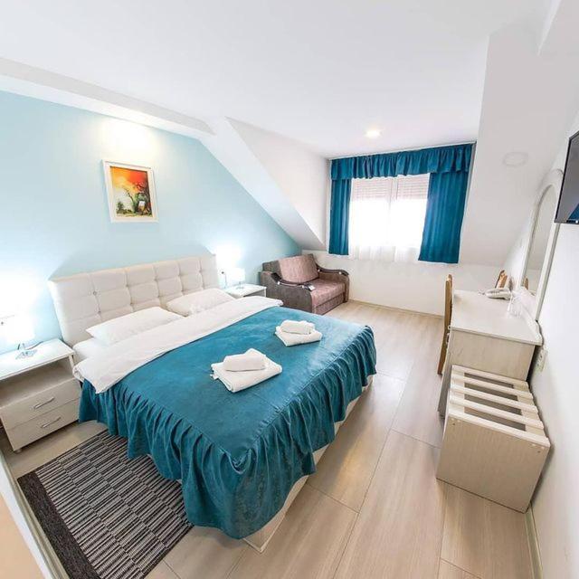 Hotel Ravni Gaj Knic Eksteriør billede