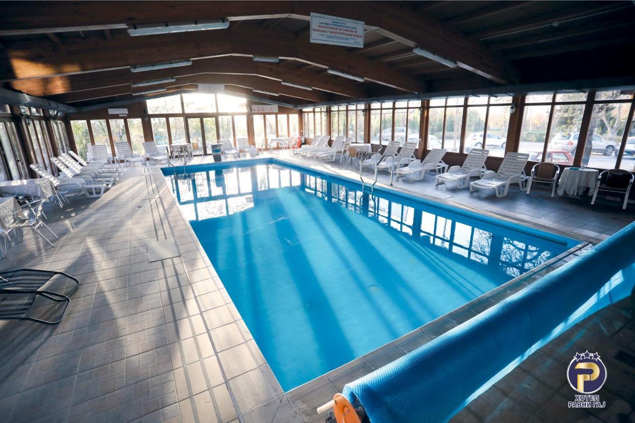 Hotel Ravni Gaj Knic Eksteriør billede