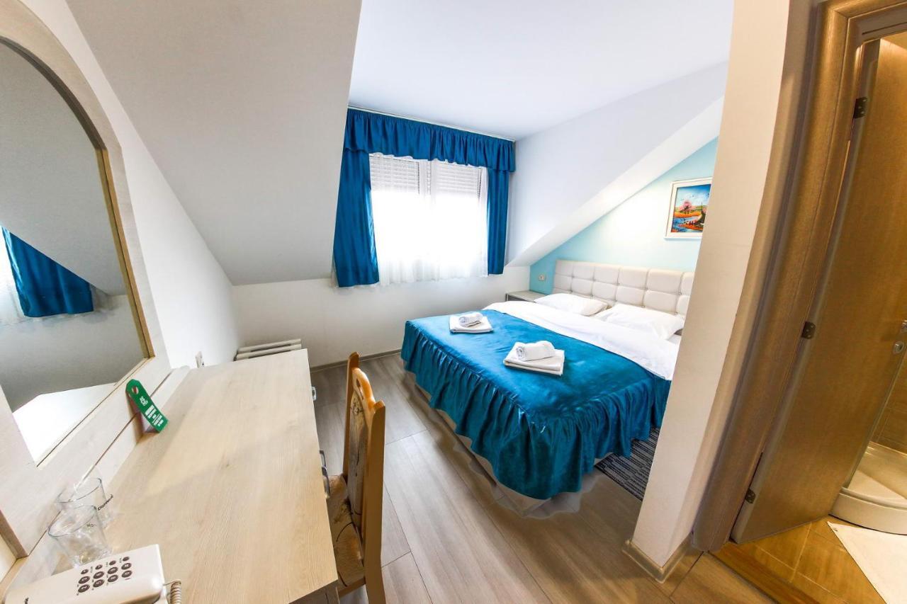 Hotel Ravni Gaj Knic Eksteriør billede